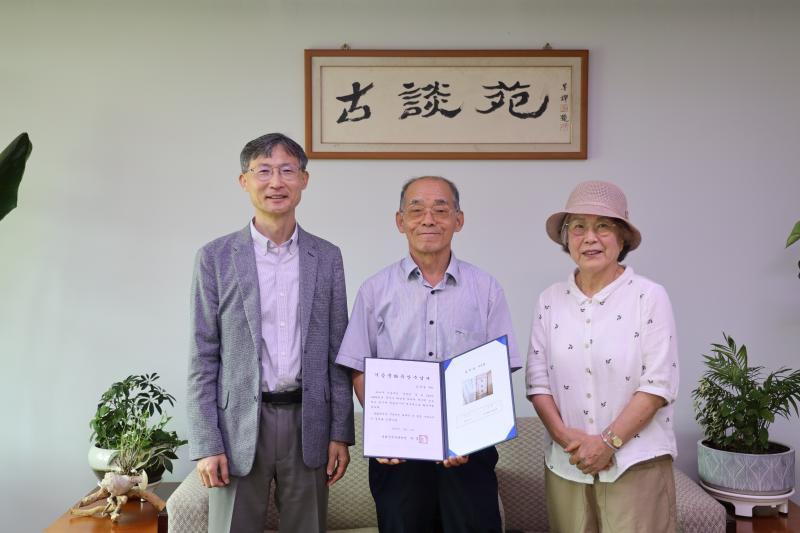 전주향교 김학철 사무국장, 문화유산 1,400여 점 기증.jpg